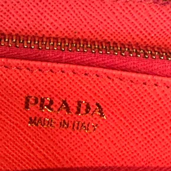 Prada Lacca Saffiano Leather Zip Around Walket - Picture 4 of 15